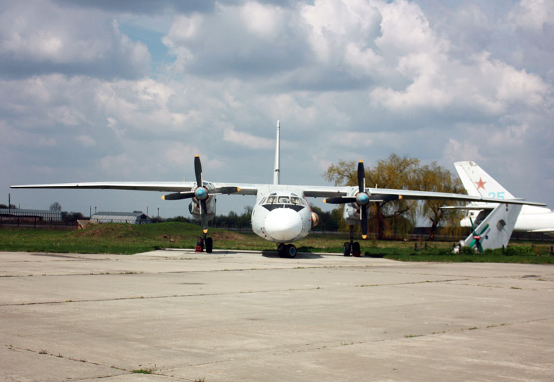 63-Ан-26