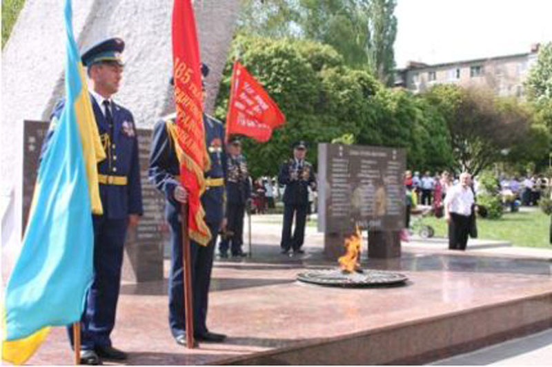 Мемориальные плиты героям авиаторам