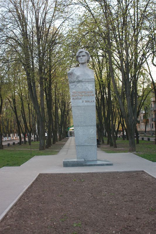 Памятник Ляле Убийвовк в Полтаве