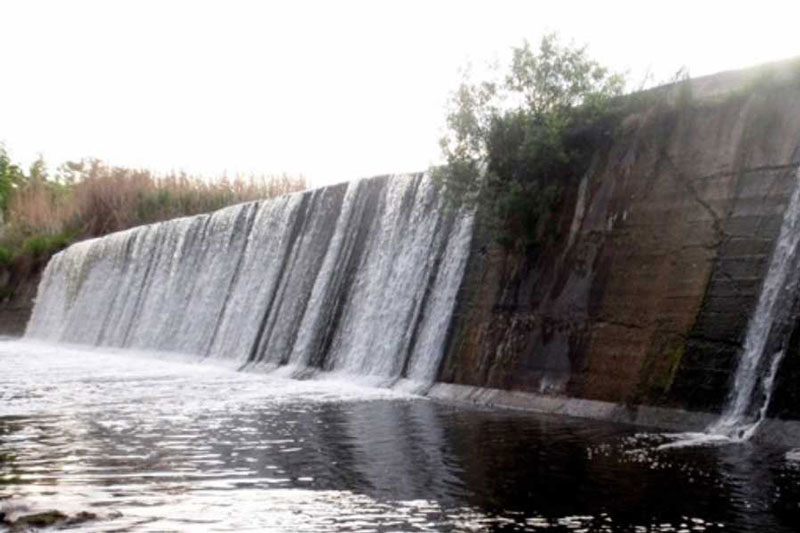 Плотина водохранилища в Буках