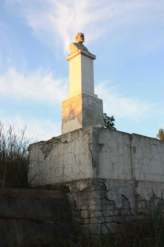 Памятник Ленину в Буках