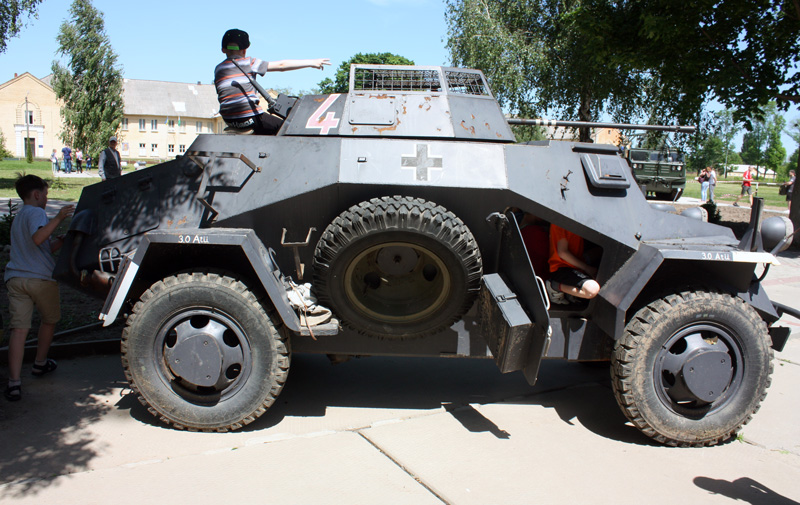 Немецкий_бронеавтомобиль_Sd.Kfz
