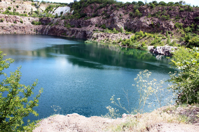 tcernoe-ozero-migeya