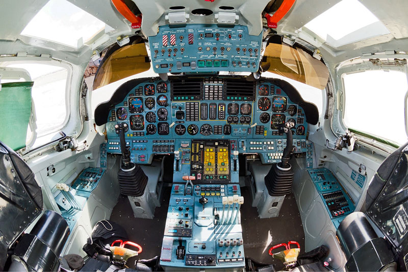 kabina-pilotov-Tu-160