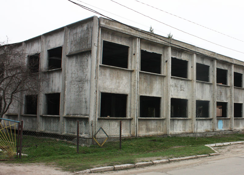nedostroenaya-fabrika