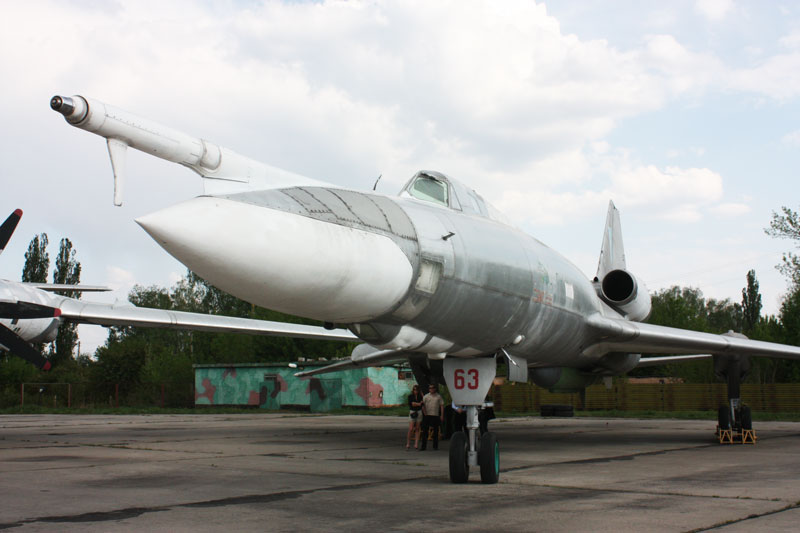samolet-Tu-22-v-poltave