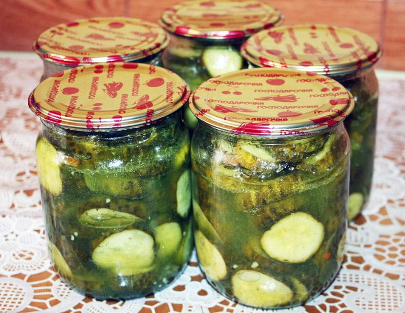 ogurtsi-koltsami-s-maslom