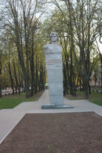 Памятник Ляле Убийвовк в Полтаве