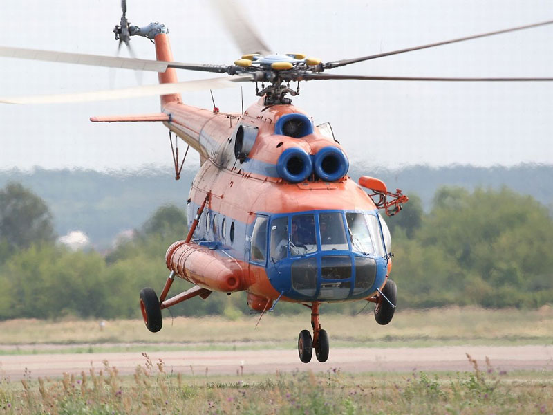 Ми-8 над Усть-Нерой