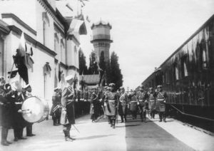Встреча-императора-на-вокзале