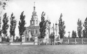 Братская-могила-и-церковь