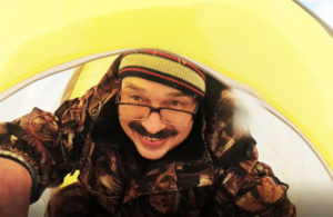 Рыбак-в-зимней-палатке