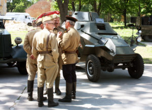 Участники_в_военной_форме