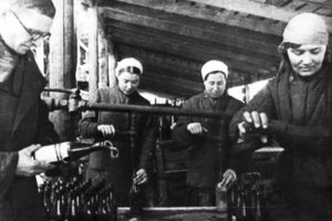 izgotovlenie-kokteyley-molotova