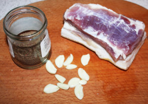 salo-s-cesnokom