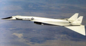 3-North-American-XB-70-Valkyrie