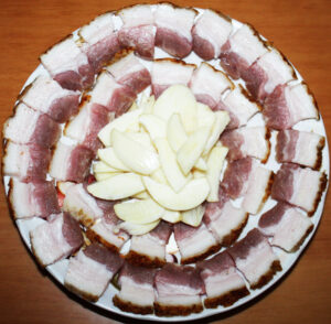 zakuski-salo-s-chesnokom