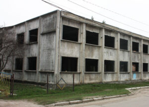nedostroenaya-fabrika