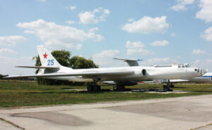 samolet-Tu-16